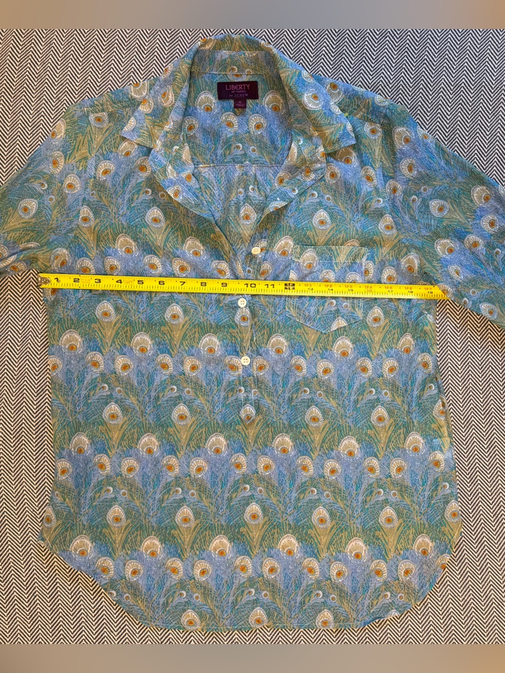J. Crew Light Blue Peacock-Print Button-Down Cotton/Silk Shirt. Size 6 - Picture 4 of 10